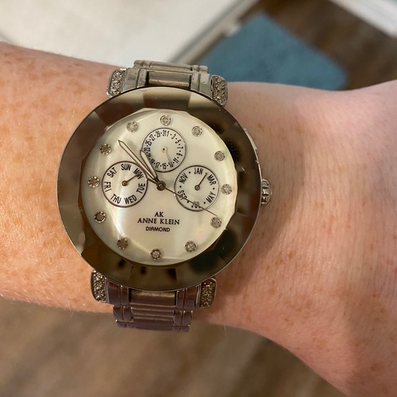 Anne Klein Watch. - Picture 2 of 4